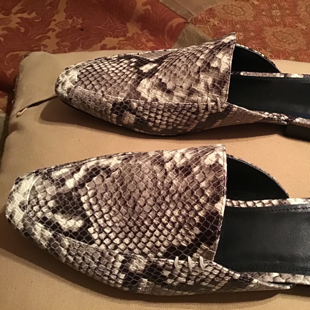 Leather snake print mule